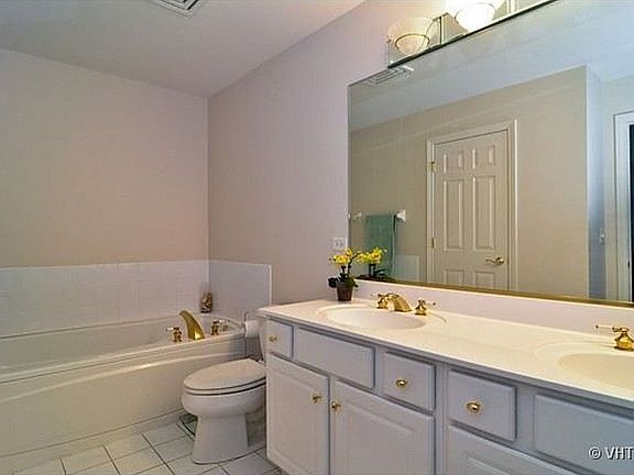 2nd image of 2640 Summit Dr Unit 201