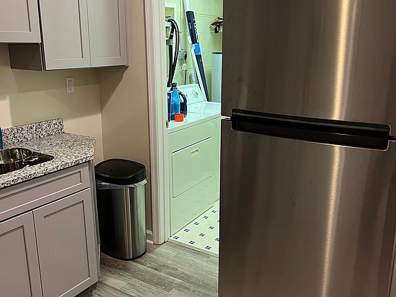 3rd image of 104 Waterbury Ct