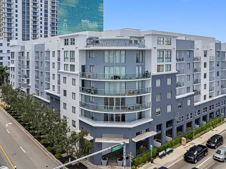 Pearl Dadeland — Photo 1