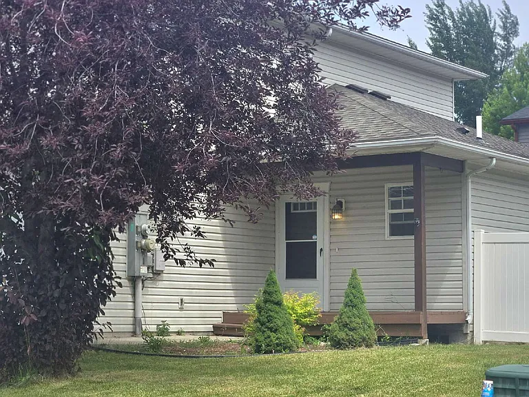 29 Stratford Dr — Photo 1