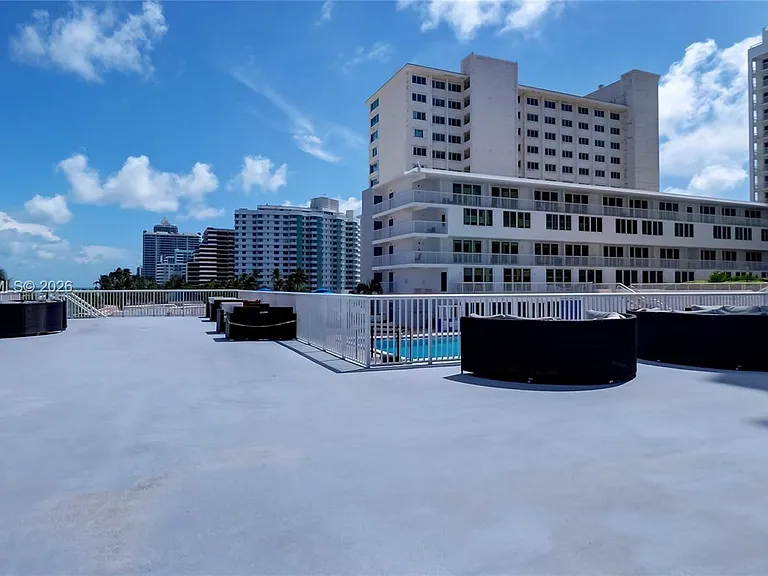 5401 Collins Ave #1126 — Photo 19