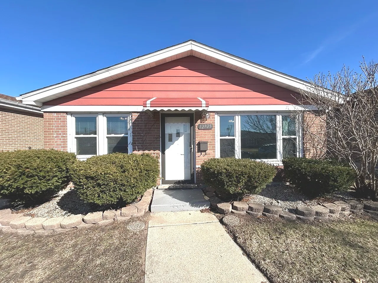 12725 S Saginaw Ave photo 1