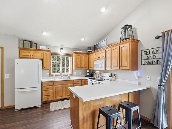 3rd image of 335 Pheasant Dr
