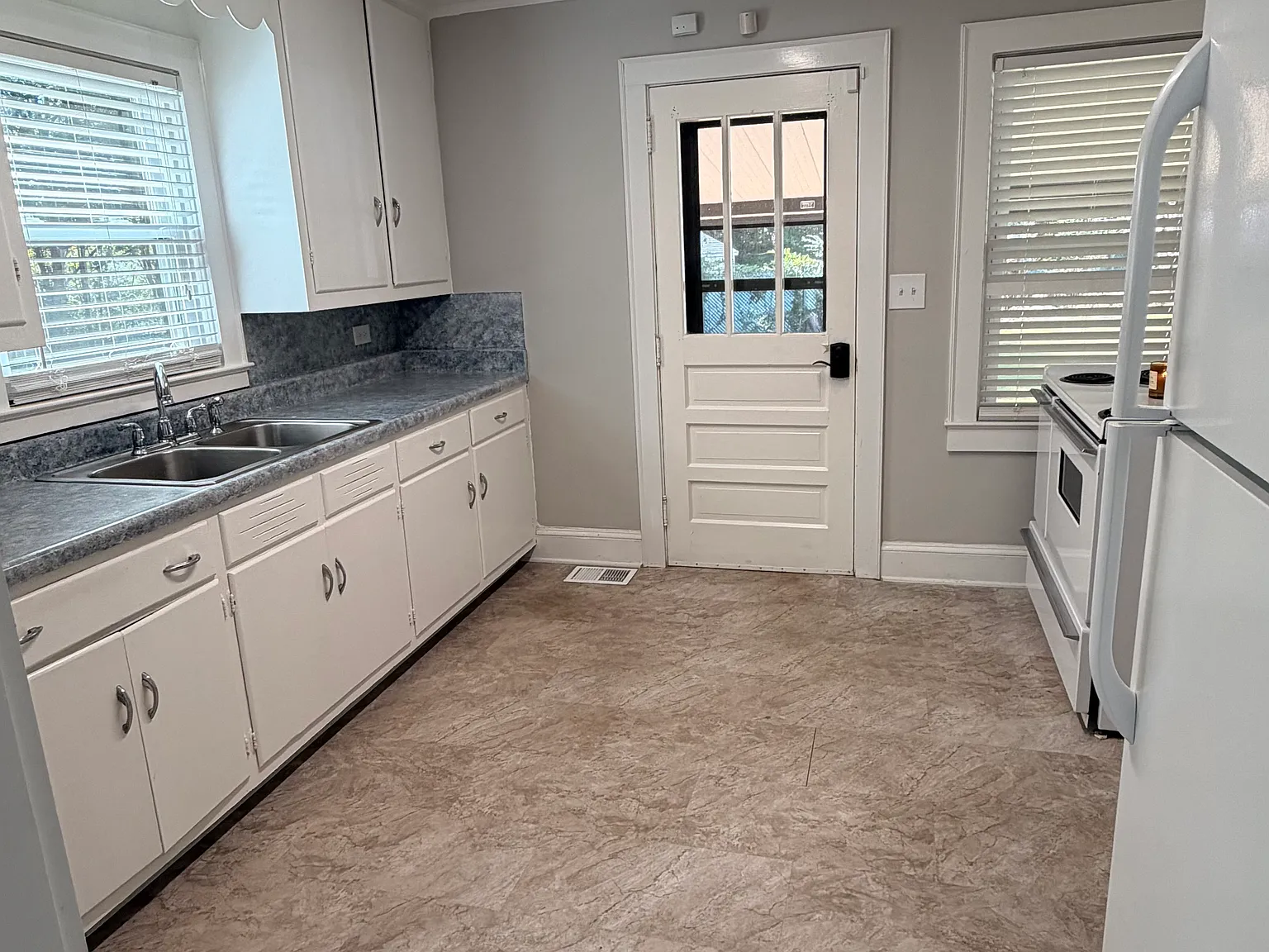 2 bed, 1212 sqft, $2,050 — Photo 4