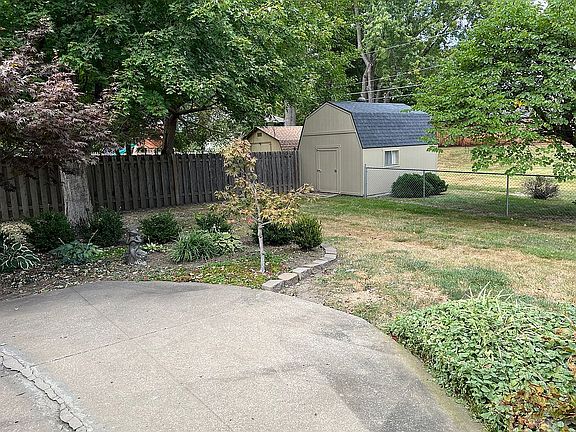 3rd image of 1102 Santa Fe St