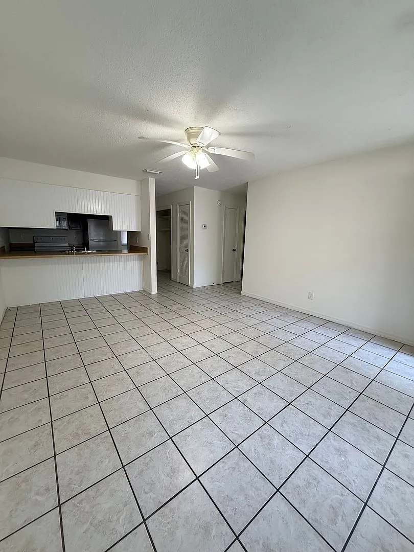 New Listing! — Photo 3