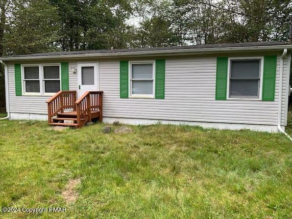 9894 Breezeway Ter, Tobyhanna, PA 18466