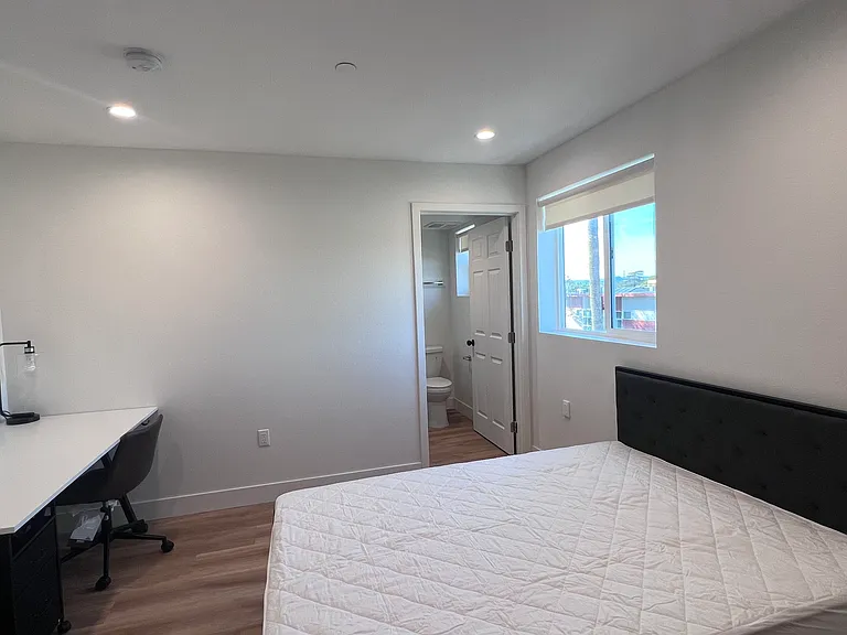1224 W 37th Pl — Photo 74