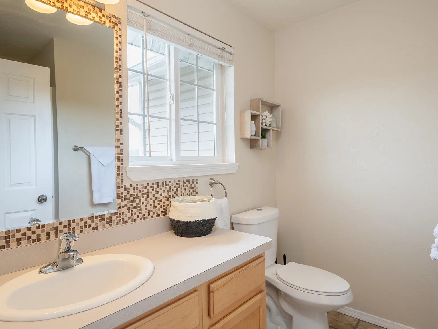 3 bed, 2.5 bath, 1554 sqft, $3,250 — Photo 3