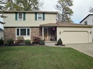 960 Castlebar Dr, North Tonawanda, NY 14120