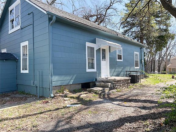 3rd image of 802 W South Ave