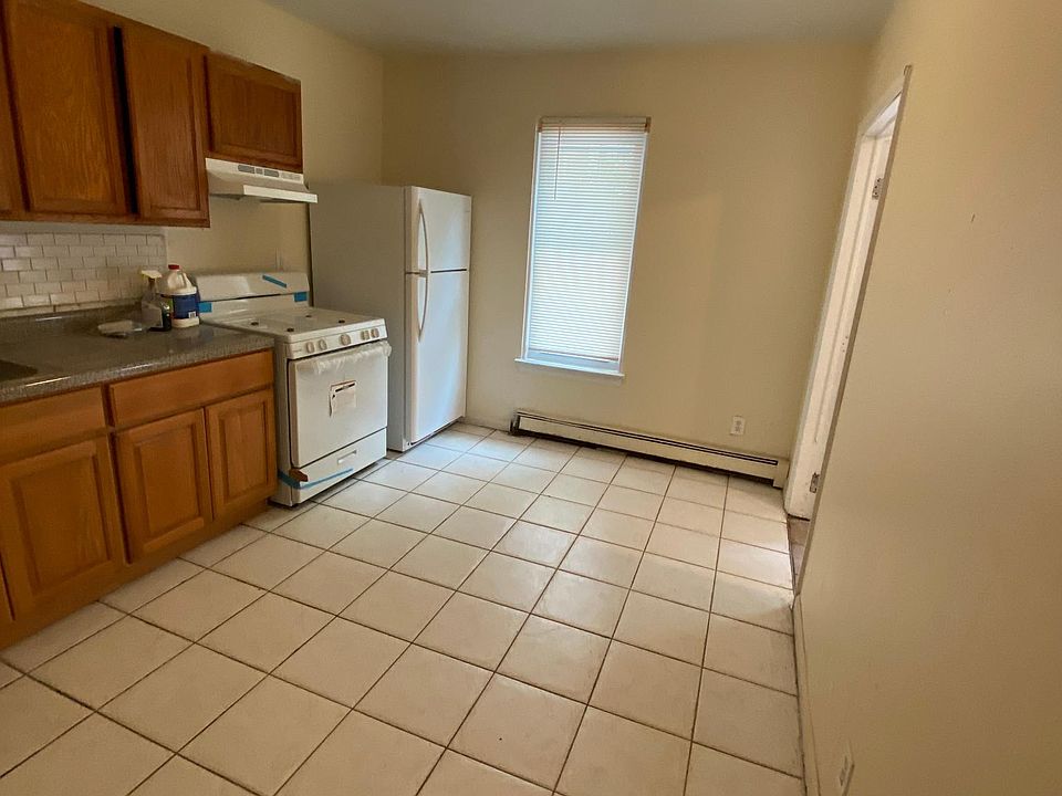 1st image of 413 Jersey St Floor 2