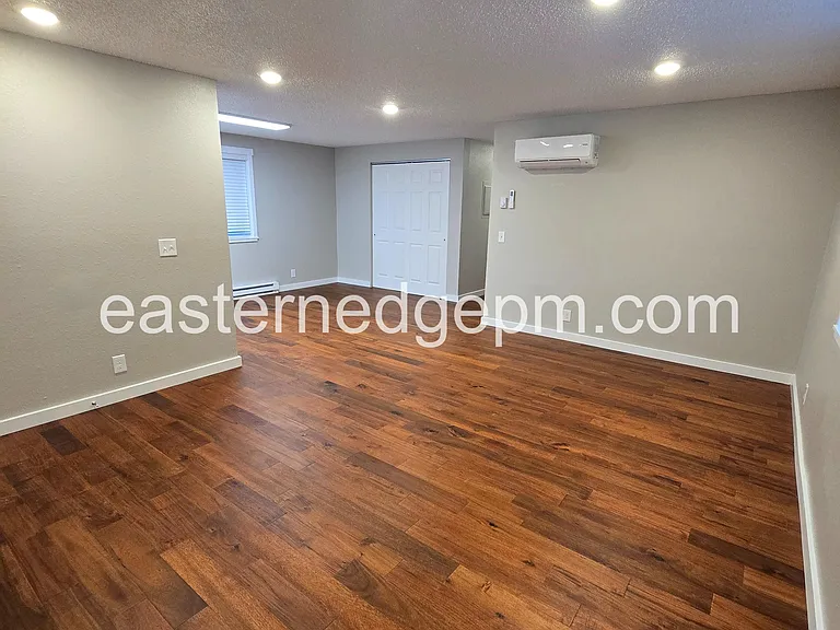 630 SW 24th St #5 — Photo 8