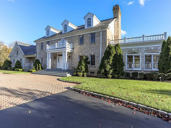 3rd image of 2 Colonial Dr