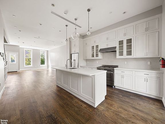 3rd image of 109 Halsey St
