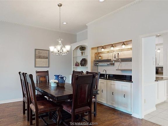 5th image of 812 Lee Hollow Dr