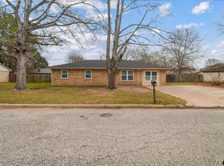 302 Shady Ln, Whitehouse, TX 75791