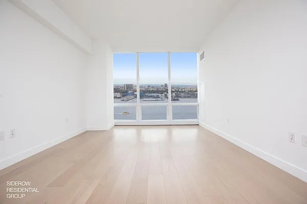 Rented by Siderow Residential Group | media 50