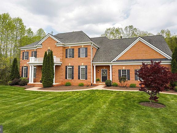 3rd image of 73 Stefaniga Farms Dr