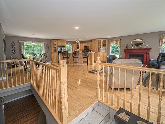 3rd image of 180 Rockwood Way