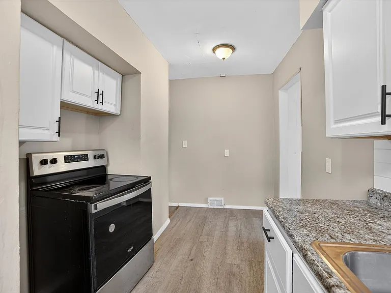 17208 Lipton Ave — Photo 8