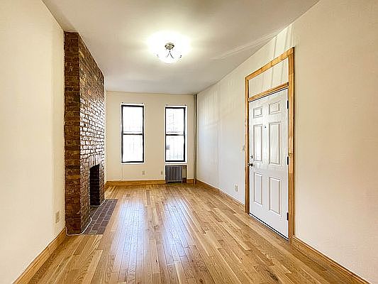 5th image of 550 Bainbridge St APT 1R