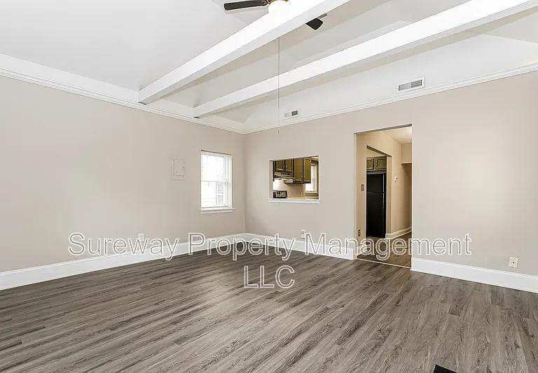811 Wesley Ave — Photo 4