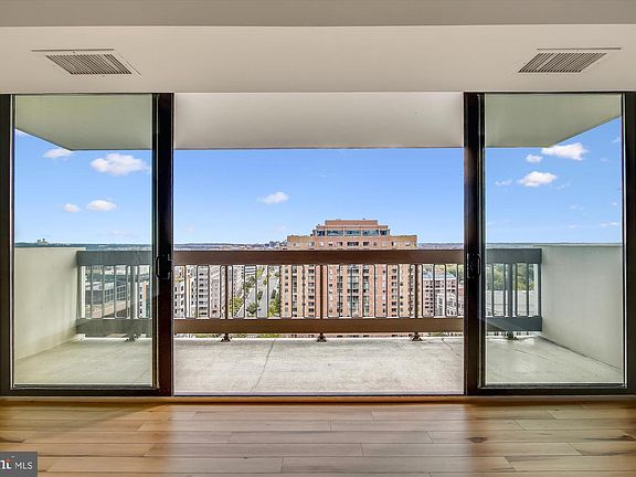 4th image of 3800 Fairfax Dr APT 1706
