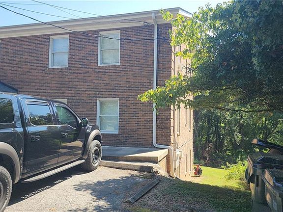 3rd image of 824 Summit St