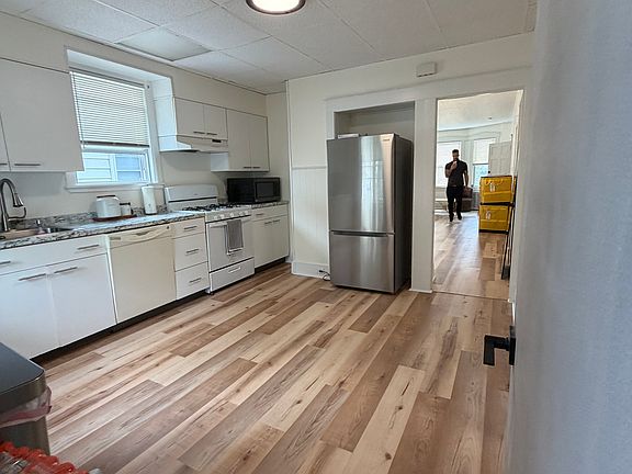 3rd image of 18 E 2nd St #2