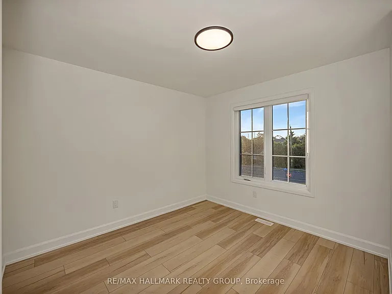 422 Rolling Meadow Cres — Photo 25