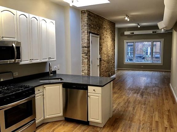 3rd image of 3136 W Montrose Ave #2