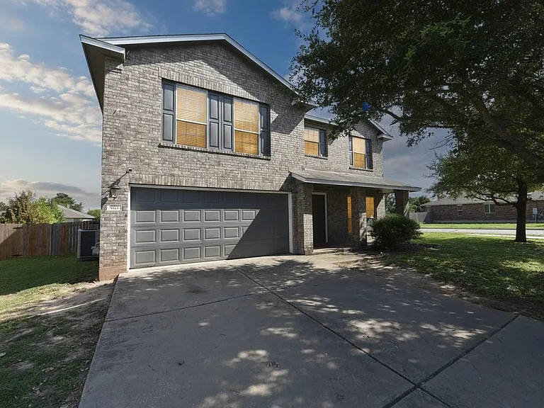 802 Rubles Ct — Photo 2