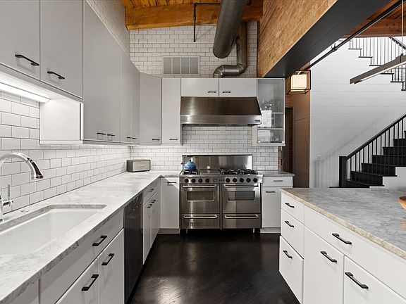 5th image of 550 N Kingsbury St Unit 614