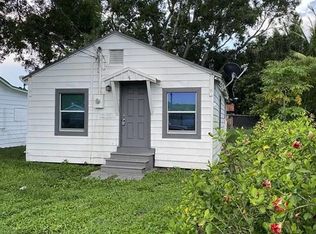 12364 Lakeshore Dr, Canal Point, FL 33438