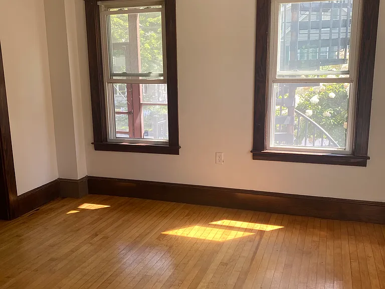 25 Glendale St #A — Photo 8