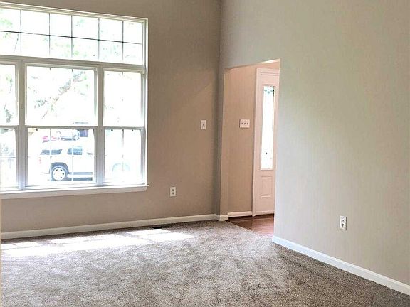 4th image of 18 Wexwood Ct
