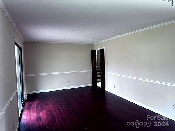 4th image of 2511 Pickwick Pl