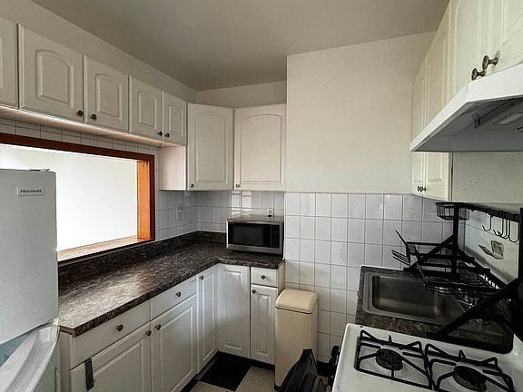 4th image of 342 Humboldt St #3