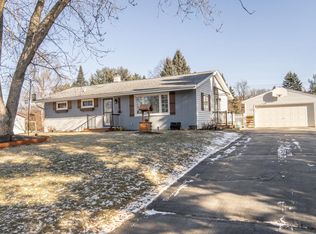 5434 S 200th St, New Berlin, WI 53146