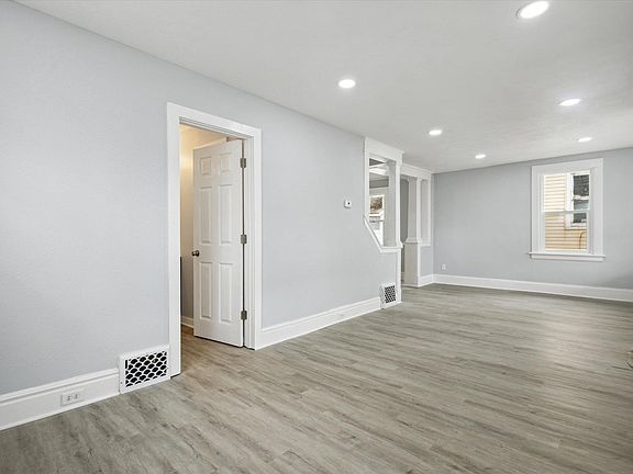 5th image of 205 E Irvington Ave