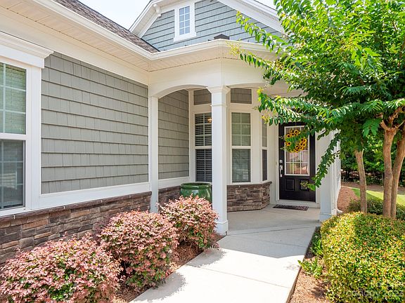 4th image of 1472 River Bend Blvd