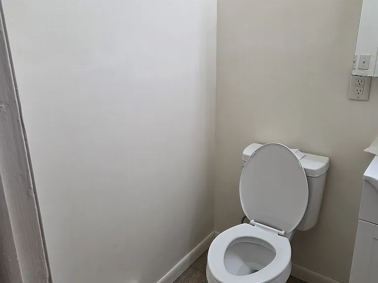 301 Ikeler St #14 — Photo 23
