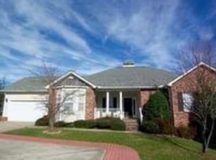612 Carriage Commons Dr, Hendersonville, NC 28791