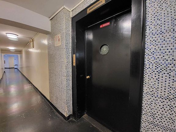 3rd image of 5505 Woodside Ave APT 521