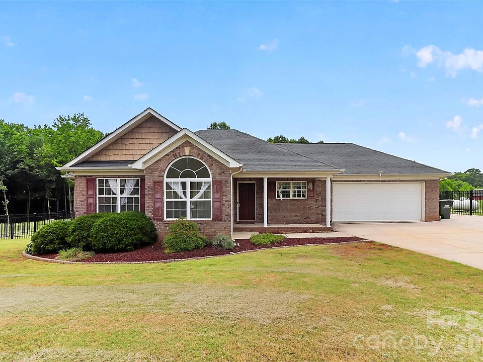 1st image of 2823 Gourdvine Dr