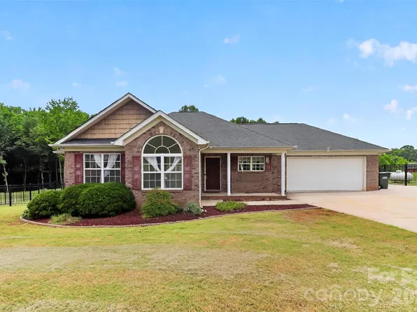2823 Gourdvine Dr, Marshville, NC 28103