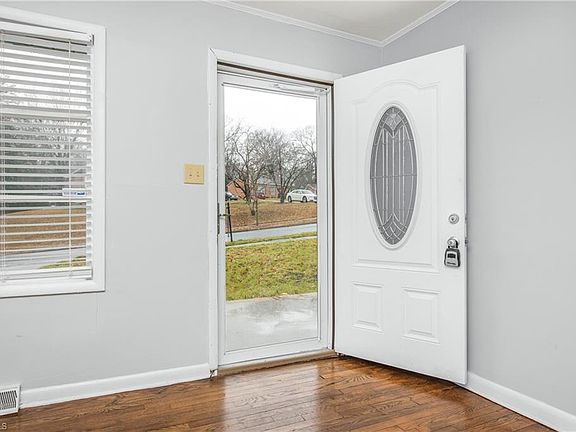 Front door/Living room