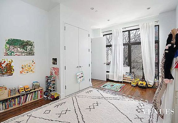 2nd image of 230 E 124th St #3E