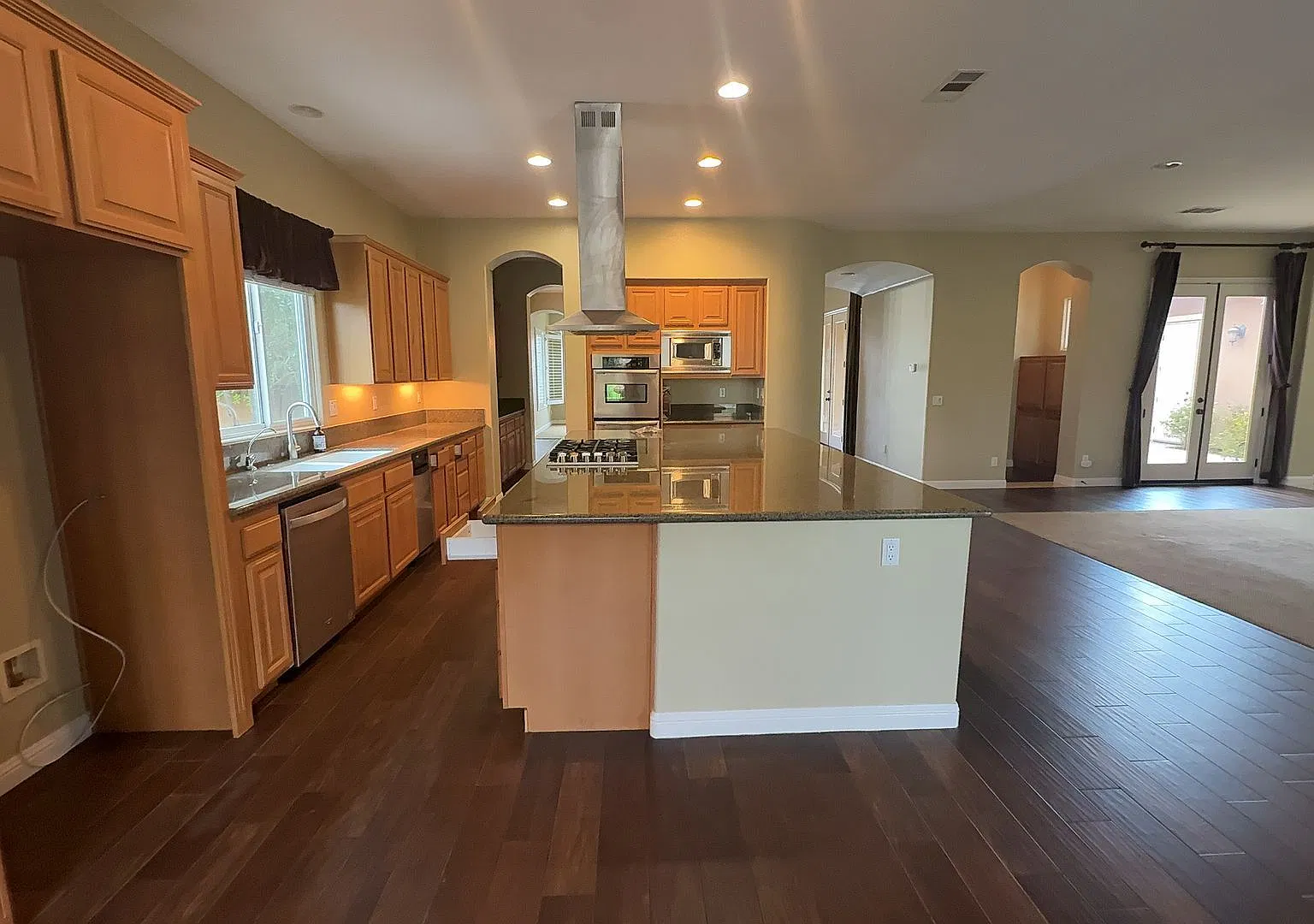 Beautiful Home 4-Bedroom, 4-Bathroom in Ravenswood (private gated community) — Photo 4